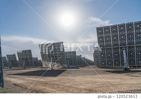 溶融塩タワー型太陽熱発電所 溶融塩タワー型太陽熱発電所 120523611