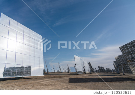 溶融塩タワー型太陽熱発電所 120523615