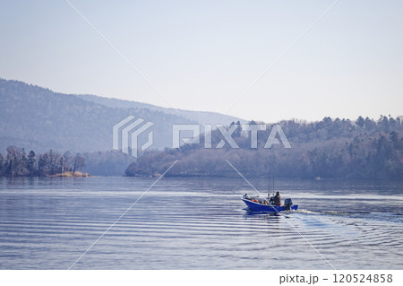 湖とボート 湖とボート 120524858