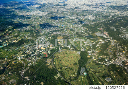 沖縄本島南部 南城市から八重瀬町・豊見城市・那覇市・浦添市方面の空撮 沖縄本島南部 南城市から八重瀬町・豊見城市・那覇市・浦添市方面の空撮 120527926