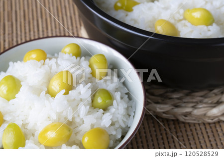 ぎんなんの炊き込みご飯 銀杏ご飯 土鍋で炊いた銀杏ご飯 ぎんなんの炊き込みご飯 銀杏ご飯 土鍋で炊いた銀杏ご飯 120528529