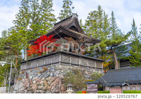 高野山金剛峯寺 紅葉に包まれた六時の鐘 高野山金剛峯寺 紅葉に包まれた六時の鐘 120528767