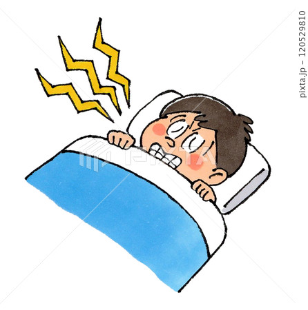 眠る男の子と歯ぎしり 120529810