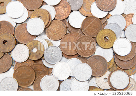 大量の日本の硬貨 大量の日本の硬貨 120530369