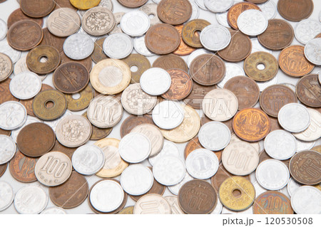 大量の日本の硬貨 大量の日本の硬貨 120530508
