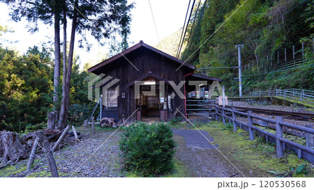 飯田線_小和田駅の駅舎 120530568