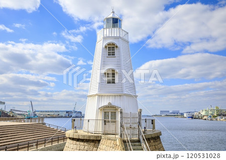 堺市、晴天下の旧堺燈台 堺市、晴天下の旧堺燈台 120531028