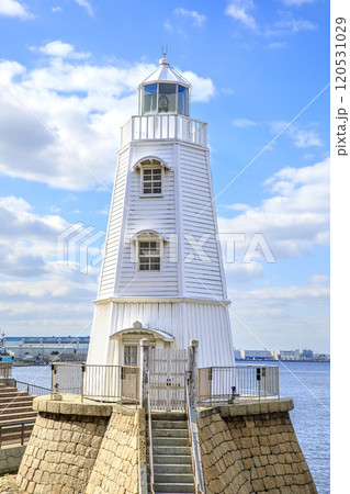 堺市、晴天下の旧堺燈台 堺市、晴天下の旧堺燈台 120531029