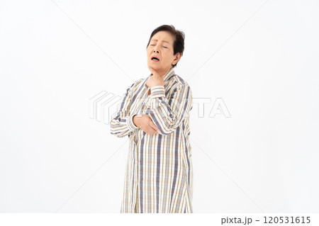 シニア女性　ポートレート　考える 120531615