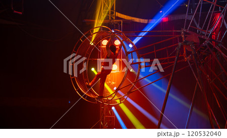 サーカスの空中大車輪 120532040