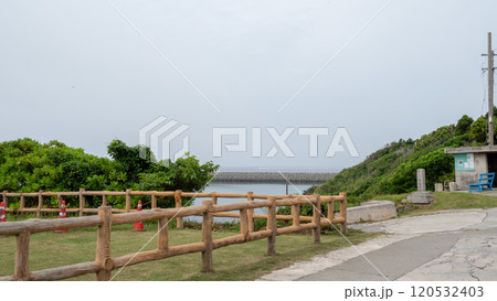 海へと続く道 海へと続く道 120532403