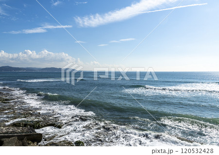 湘南海岸の波打ち際の風景 湘南海岸の波打ち際の風景 120532428