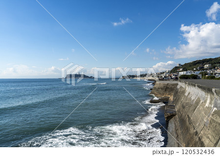 湘南海岸の波打ち際風景 120532436