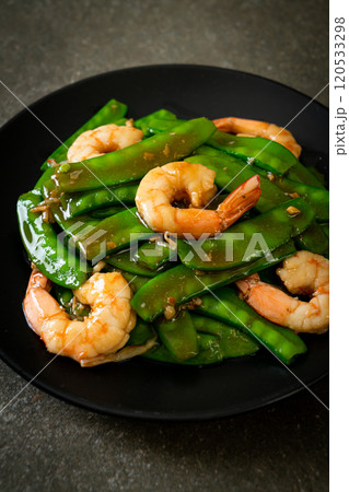 Stir-Fried Green Peas with Shrimp 120533298