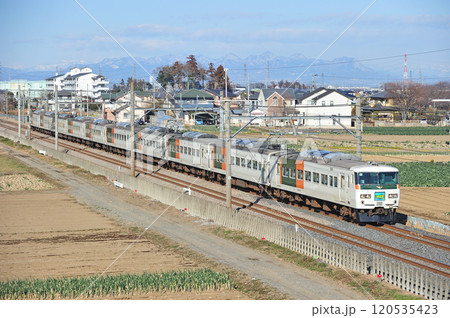 高崎線　岡部－深谷　JR東日本　185系　A4編成（田町）　あかぎ 120535423