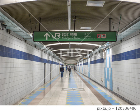 JR「越中島駅」構内の入口表示 JR「越中島駅」構内の入口表示 120536486
