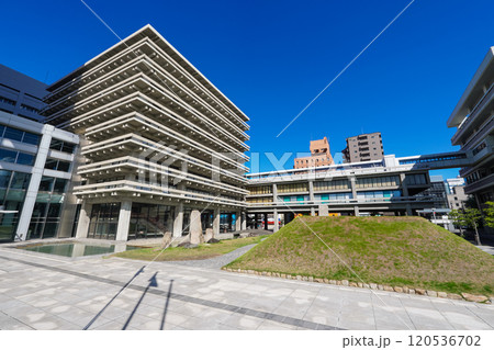 国の重要文化財にも選定された香川県庁舎（香川県高松市） 120536702