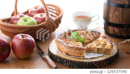 窓辺のアップルパイ 120537540