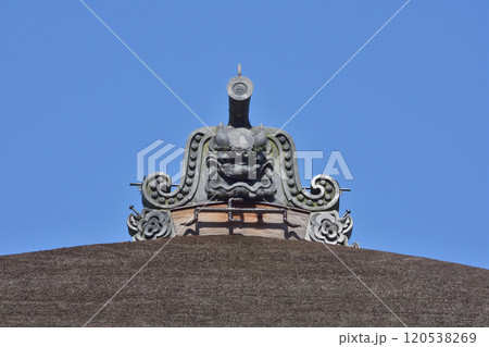 京都清水寺の本堂の鬼瓦 京都清水寺の本堂の鬼瓦 120538269