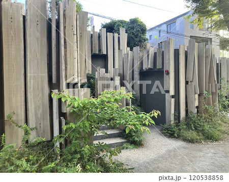 都心にある快適な空間 綺麗なった木製公衆トイレがる鍋島松濤公園 都心にある快適な空間 綺麗なった木製公衆トイレがる鍋島松濤公園 120538858