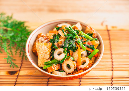 ちくわ入り春菊と絹厚揚げの胡麻和え ちくわ入り春菊と絹厚揚げの胡麻和え 120539523