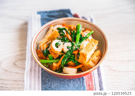 ちくわ入り春菊と絹厚揚げの胡麻和え 120539525