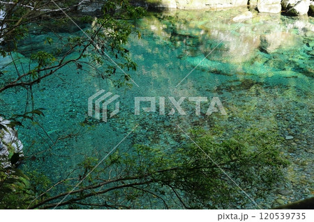 安居渓谷(仁淀ブルー)/【高知県仁淀川町】 安居渓谷(仁淀ブルー)/【高知県仁淀川町】 120539735