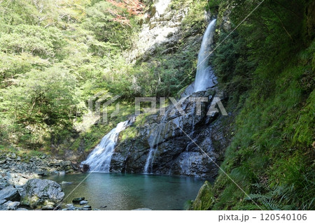 安居渓谷「飛龍の滝」(仁淀ブルー)/【高知県仁淀川町】 安居渓谷「飛龍の滝」(仁淀ブルー)/【高知県仁淀川町】 120540106