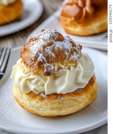 レストランで食べるシュークリーム Cream puff 120540273