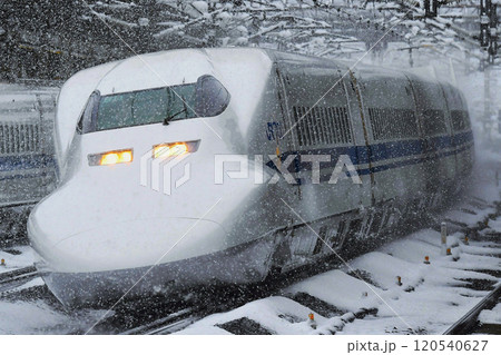 700系 東海道新幹線「ひかり」 米原駅 700系 東海道新幹線「ひかり」 米原駅 120540627