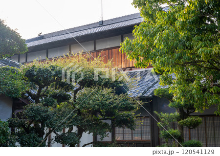 日本の岡山県岡山市の古くてとても美しい建物 日本の岡山県岡山市の古くてとても美しい建物 120541129