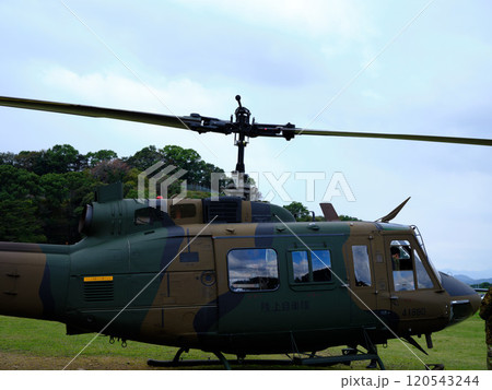 災害救助のヘリ 120543244