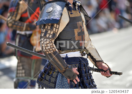 関東・小田原北条五代祭り(北條五代祭り)・戦国時代の武者行列、甲冑の武士・神奈川県小田原市(2) 120543437