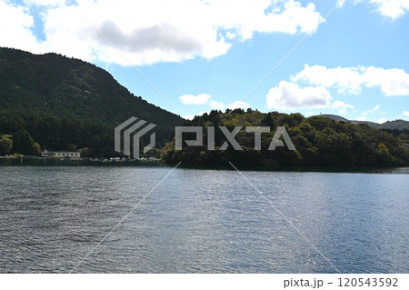 箱根　芦ノ湖の景色 120543592