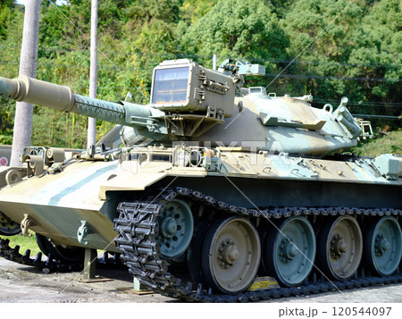 自衛隊の戦車 120544097