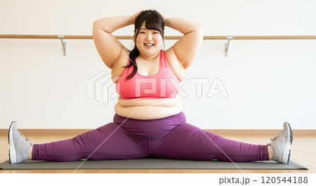 ダイエット中の女性 120544188