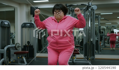 ダイエット中の女性 ダイエット中の女性 120544190