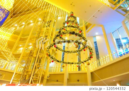 クリスマスツリー　霞城セントラル　クリスマス　サンタクロース　Christmas　Xmas 120544332