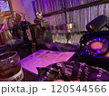 レトロな電話とレコード 120544566