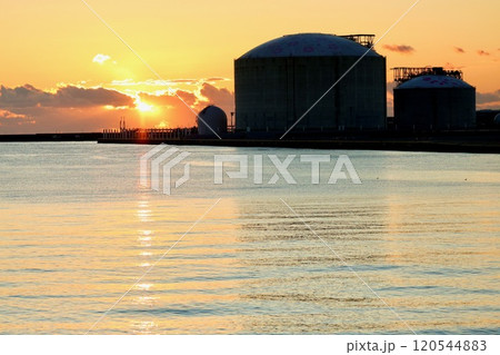 日立LNG基地と朝日 120544883