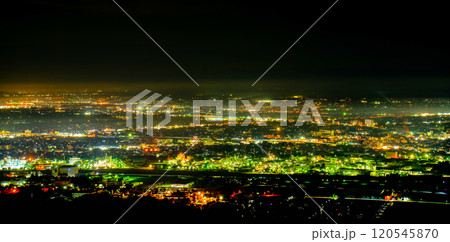 富山県・高岡市をハイアングルで望む都市夜景 120545870