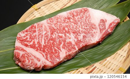 和牛のステーキ肉 120546154
