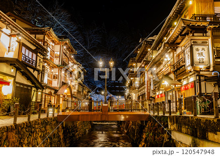 山形県 銀山温泉・ライトアップ 山形県 銀山温泉・ライトアップ 120547948