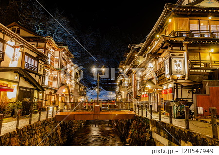 山形県　銀山温泉・ライトアップ 120547949