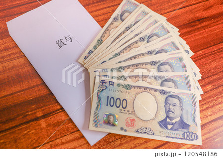 新紙幣と賞与袋 新紙幣と賞与袋 120548186