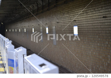 地下鉄ホーム 120549578