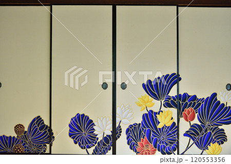 青蓮院門跡　華頂殿　蓮の襖絵(京都市東山区) 120553356