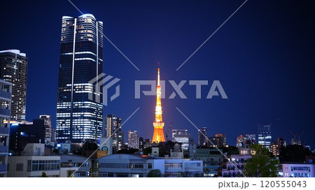 ライトアップされた夜の東京タワーが映える ライトアップされた夜の東京タワーが映える 120555043