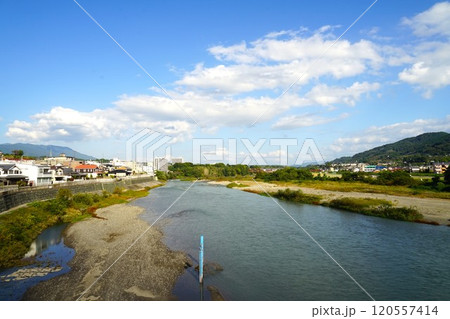 橋本橋から見る紀の川の風景 120557414