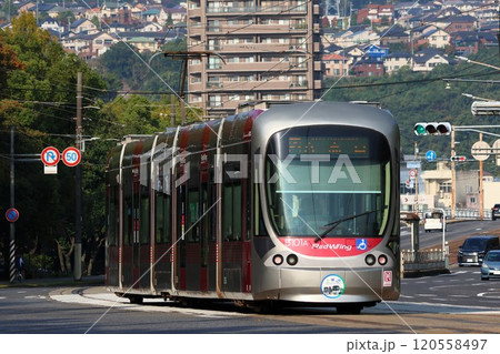 【広島電鉄】5100形～ラッピングコラボトレイン～（本線：西観音町〜福島町） 120558497